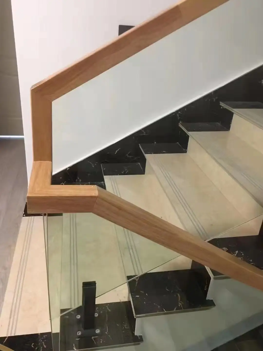 Glass Stair Railing Solid Wood Handrail Laminated Glass Handrails for Indoor White Simple Stair Handrail - 图片 4