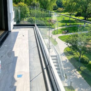 High Quality Indoor Outdoor Balcony Balustrade Railings Grooves Aluminum U Channels Guardrail Glass Railing Manufacturers