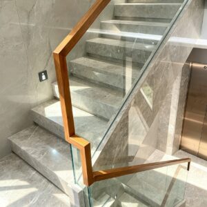 Modern Design High End Solid Wood Traditional Handrail for Villa and Hotel Stair Railing Safety Fence Indoor Handrails